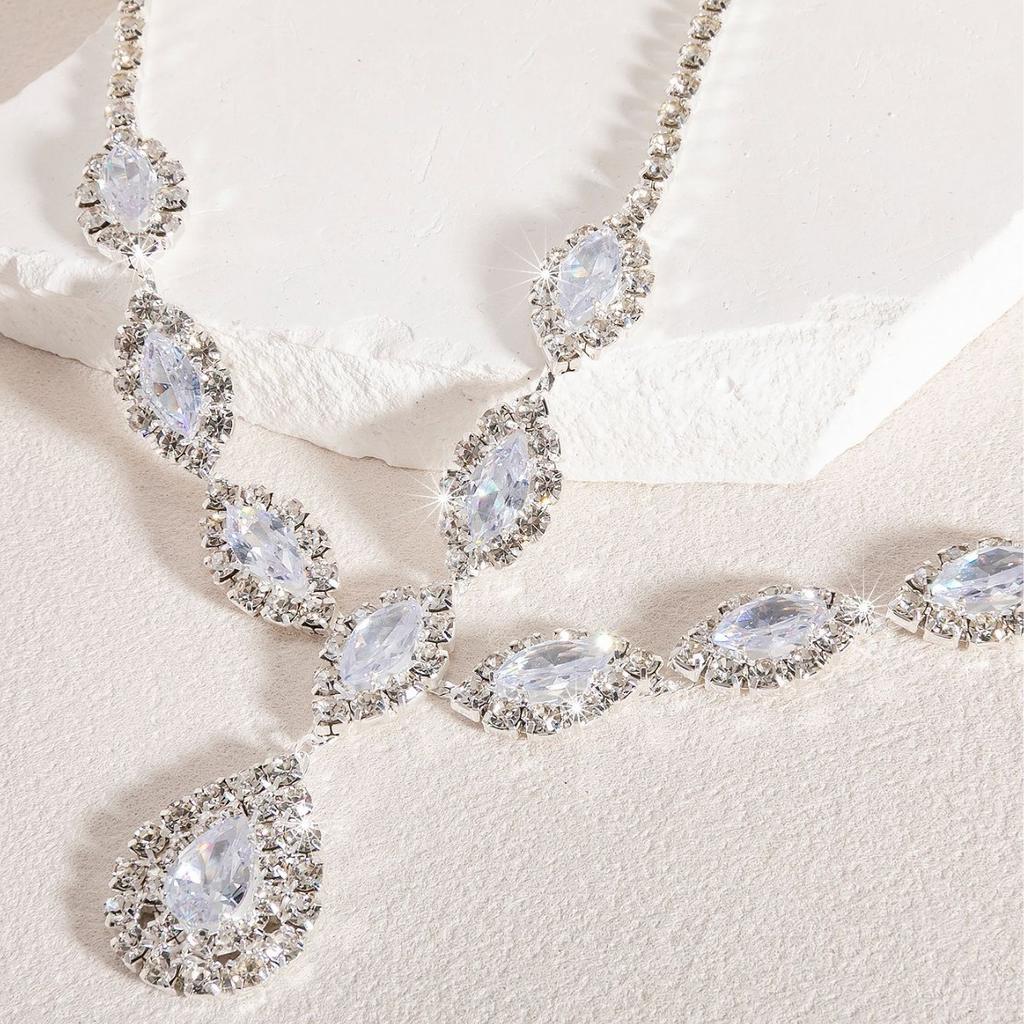 Sexy Water Drop Headgear Bohemian Fashion Shiny Rhinestone Forehead Chain Bohemian Bride Hair Chain Women