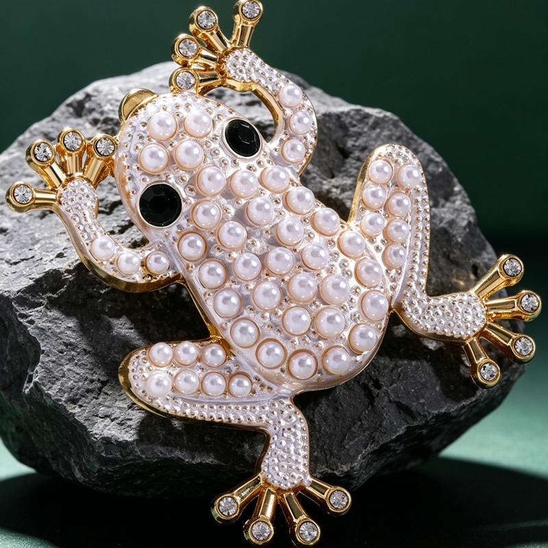 Exquisite Green Rhinestone Tree Frog Brooch Little Animal Pin Fashion Cute Jewelry Accessory Gift for Wear and Correction