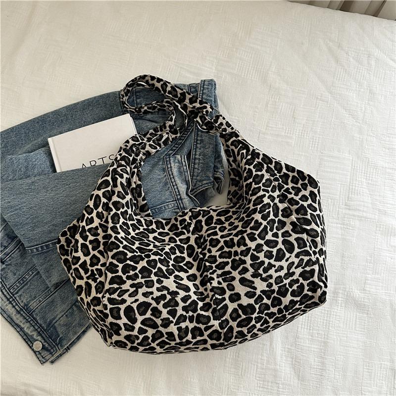 Retro black and white zebra pattern large capacity tote bag women's lazy wind wrinkled casual handbag contrasting color shoulder bag