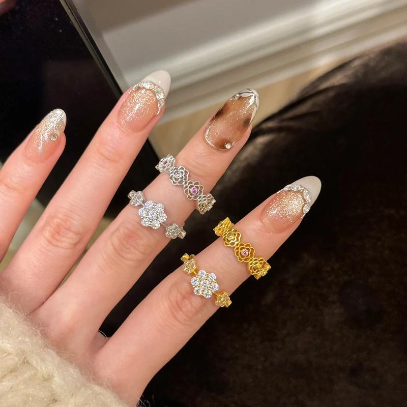 Romantic Floral Hollow Out Rose Flower Rings for Women Sweet Single Row Diamond Inlaid Exquisite Engagement Ring Gift