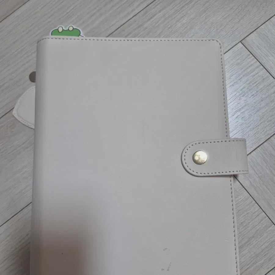 

Minuit Cream Binder для продажи