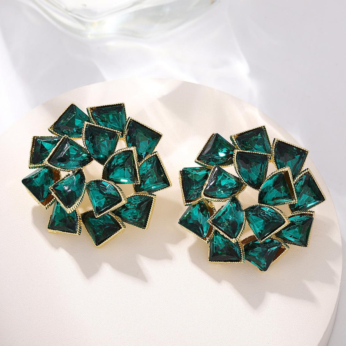

Multi-layered Square Earrings: Unique Statement-making Design with A High-end Niche Vibe темно-зеленого