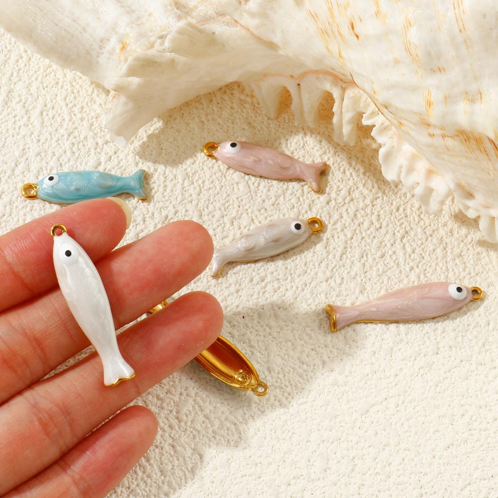 2 Pezzi Smalto Impermeabile Perlescente Pesce Acciaio Inossidabile 304 Charms Gioielli Oceano Pendenti Placcati Oro 18K Per Creazione Collane Fai da Te