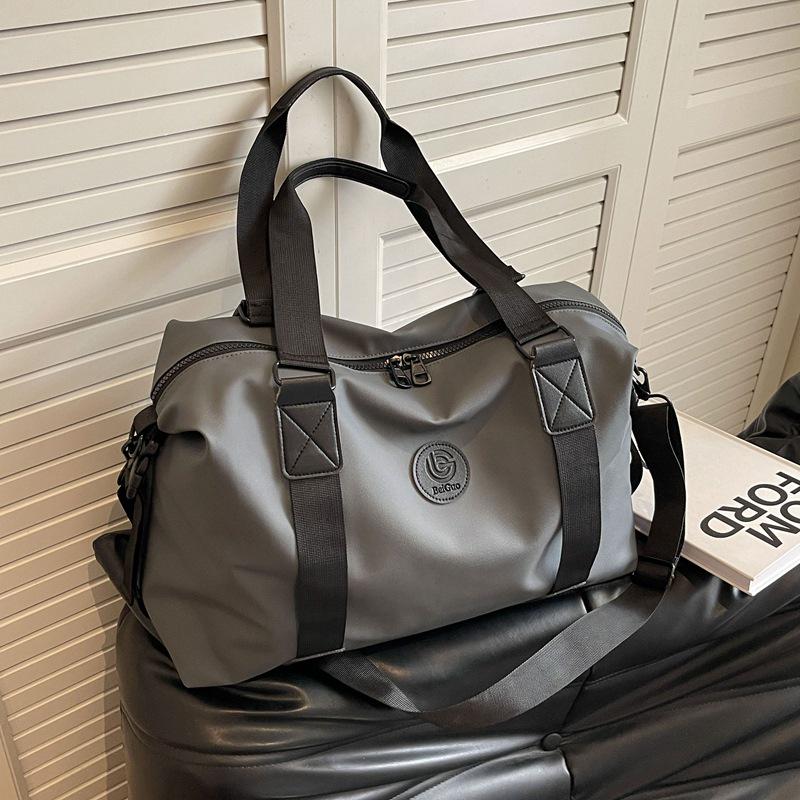 Single-Shoulder Travel Bag: Large-Capacity Luggage with Dry/Wet Separation for Business and Sports.