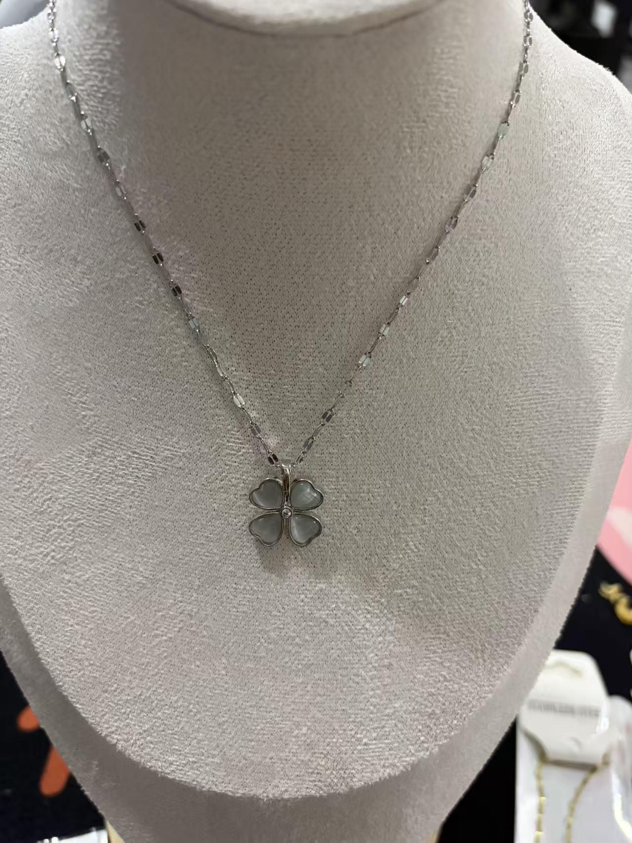 Women s Light Luxury Titanium Steel Four-Leaf Clover Necklace with Cat s Eye Pendant