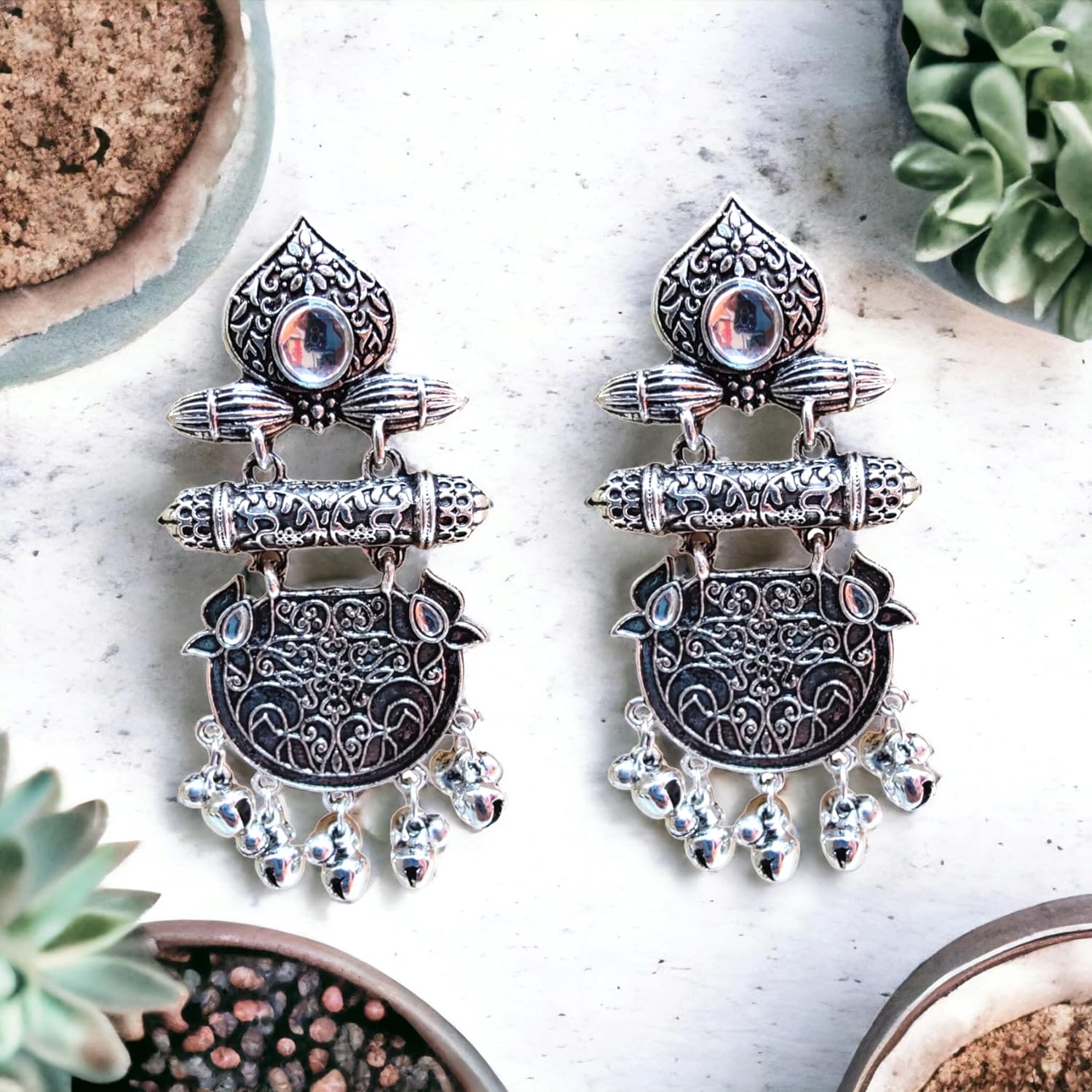 представляет комплект этнических черных длинных оксидированных серег-кольц Легкие Jhumki Jhumkas для женщин, дизайнерские серьги из серебряного и черного металла для девочек