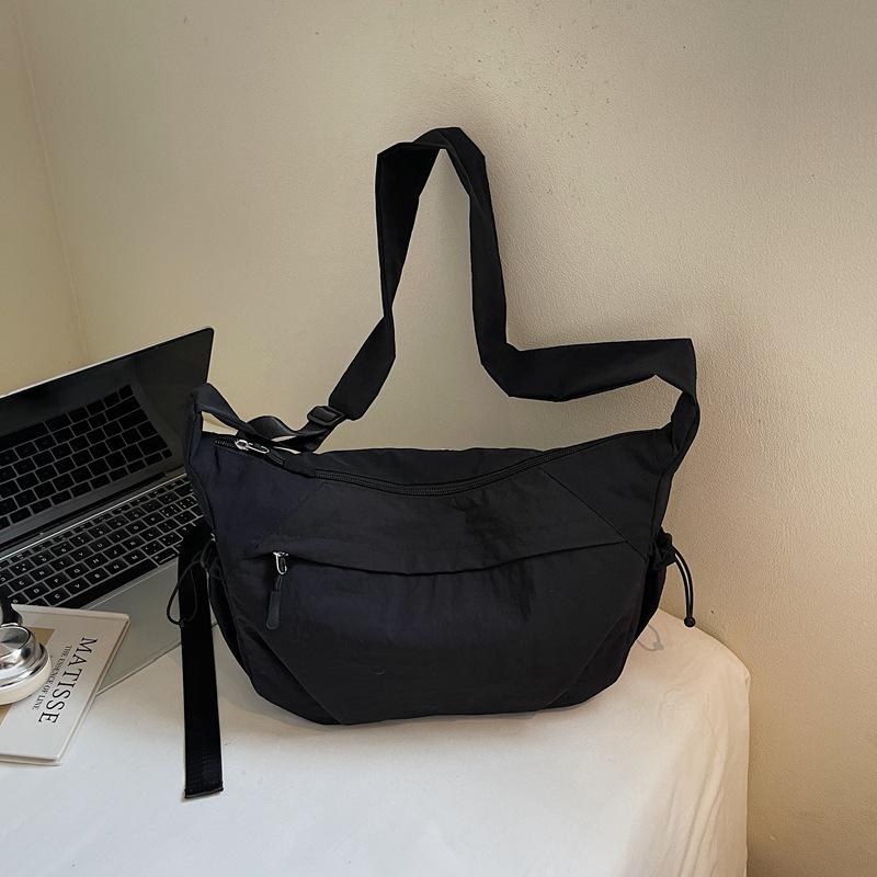 Korean Niche Solid Color Shoulder Bag Fashionable and Simple Dumpling Bag 2025 Autumn New Commuter Large-capacity Messenger Bag