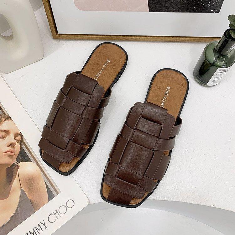 

Baotou slippers women s outer wear summer new retro beach flat bottom woven sandals versatile lazy muller shoes 40 коричневий