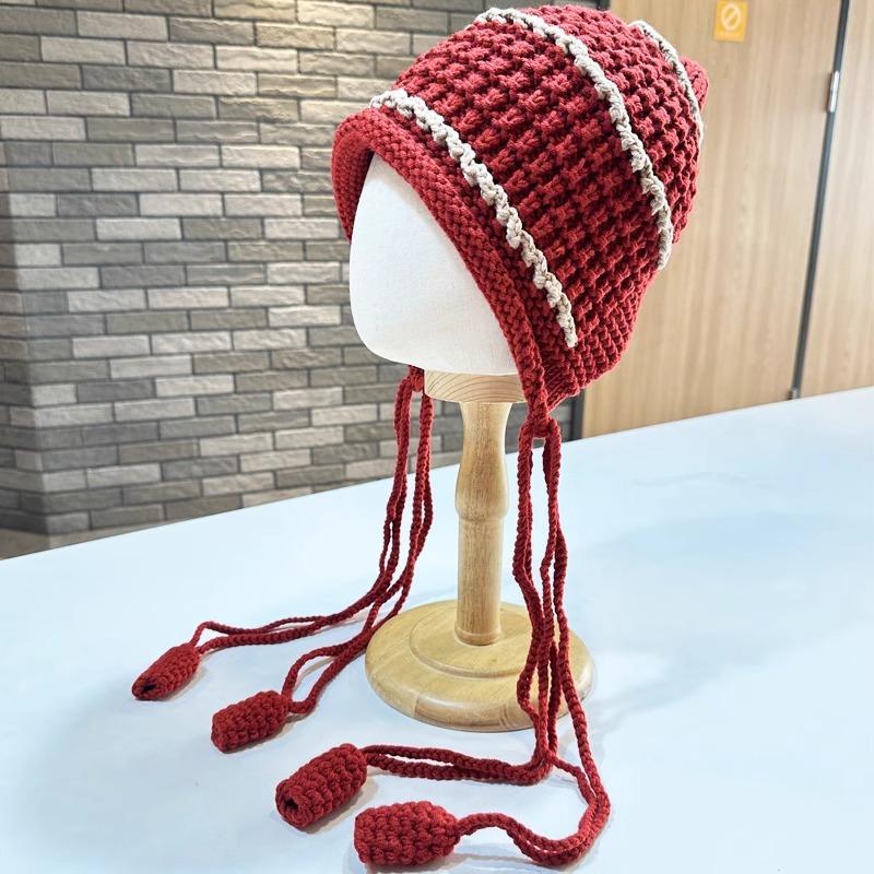 

Japanese hand-woven fringed knitted wool hat for children, thickened warm and versatile in autumn and winter, student ear protection pullover hat красный