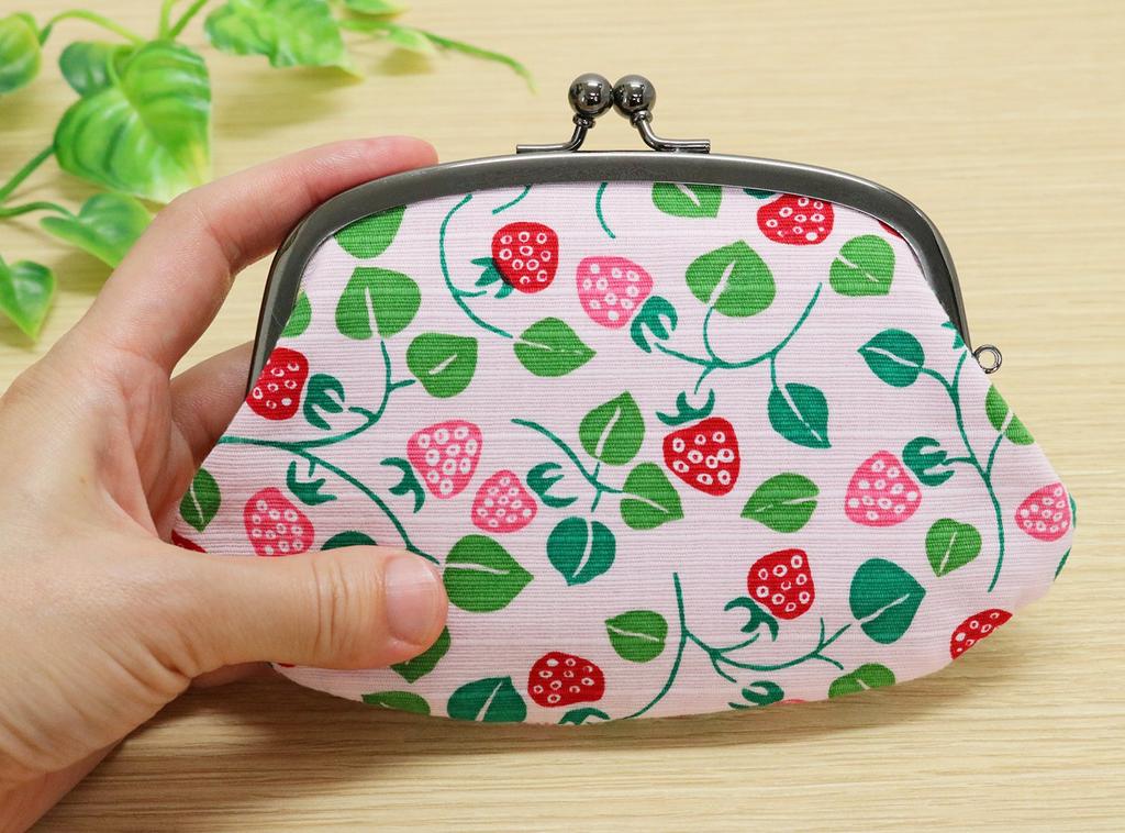 Made in Japan Gama-guchi Wallet Coin Purse, Strawberry Pattern, Parent-and-Child Gama-guchi, Cotton, 10.5 × 17 × 1.5 cm