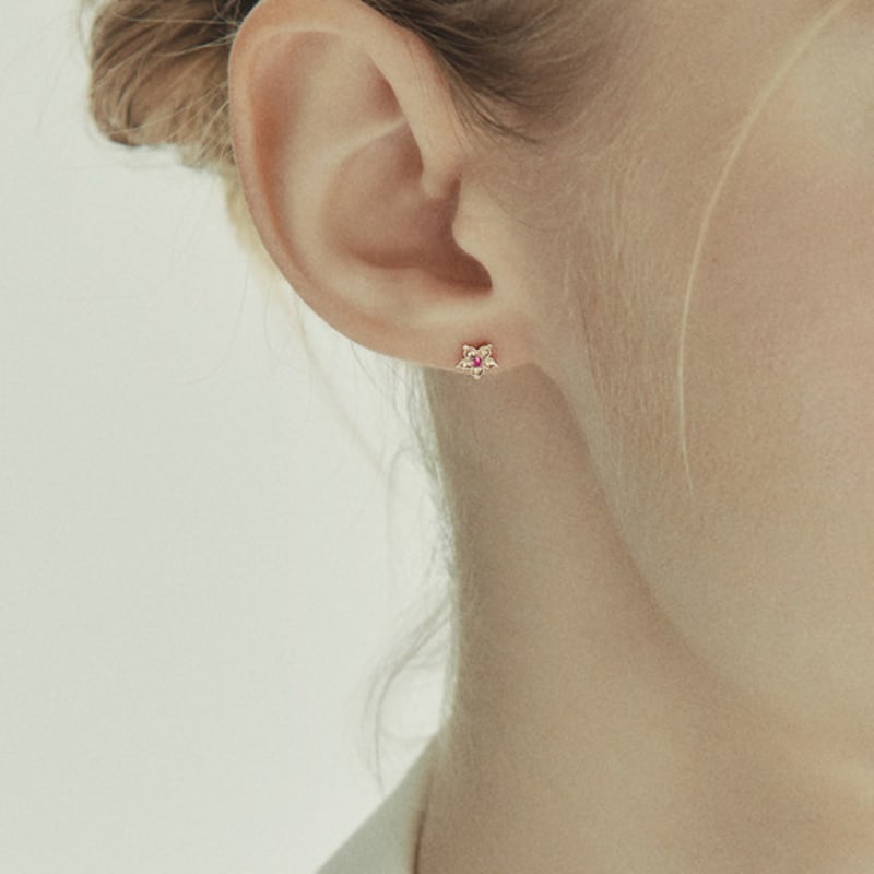 LUNNE 14k Ruby Gold Flower Earrings (14k Gold) #B04