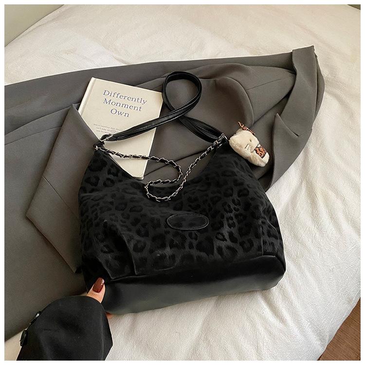 

New Fashi Top Handle Bag Comfortable and Versatile Texture Shoulder Bag Large Capacity Tote for Women Stylish Commuting Bag чёрный