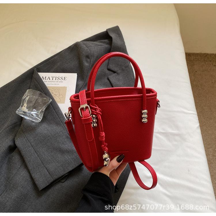 

Shoulder bag Premium sense commuter versatile handbag women 2025 spring fashion trend messenger bag bucket bag бордовий