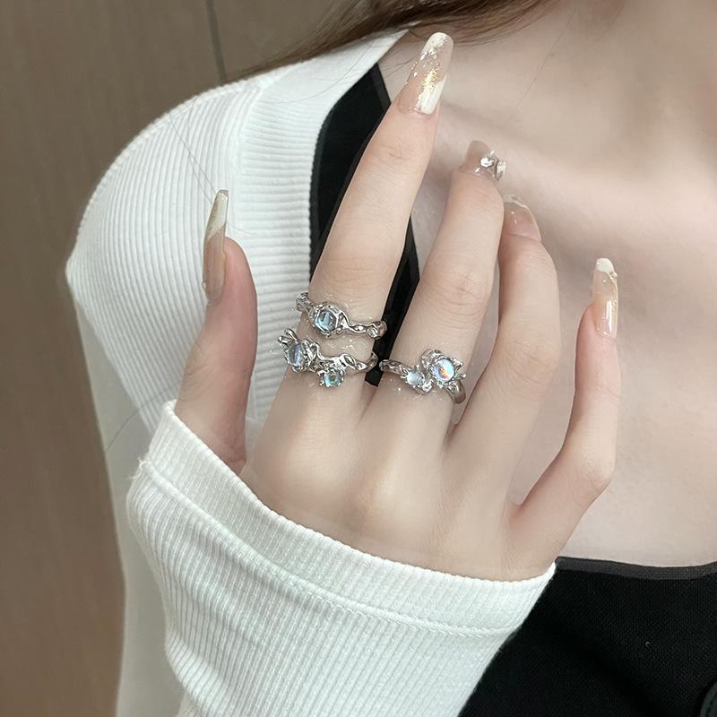 Měsíční kámen Niche Design Studený vítr Prsten Dámský Drahokam High-End Francouzský Nepravidelný plisovaný prsten