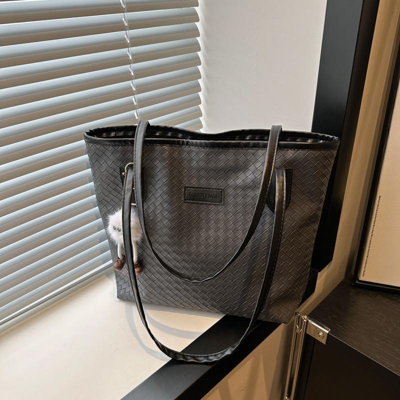 

Large-capacity bag women s 2025 new niche work shoulder bag advanced sense college student class tote bag No pendant рожевий