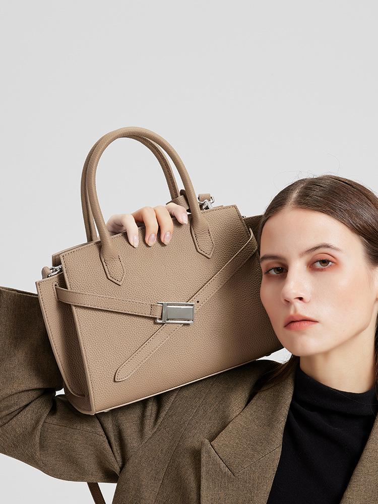 2025 Women's Genuine Leather Versatile Fashion Handbag - Large Capacity Shoulder Bag