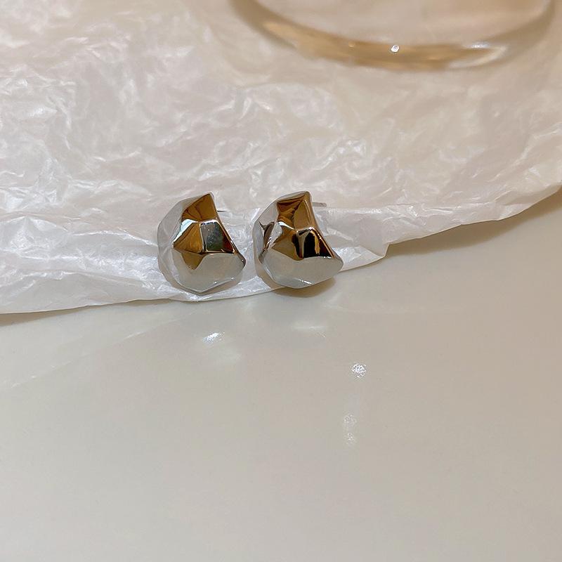 High-End European & American Metal Water Drop Ear Clips - No Piercing, Cool Autumn/Winter Style