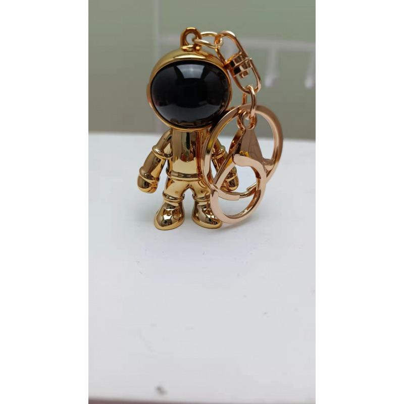 3D Astronaut Keychain: Trendy Car Pendant & Bag Accessory for Men and Women