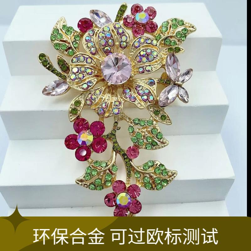 Hochwertige Blumen-Damenbrosche Luxuriöser Hofkristall Retro Temperament Corsage Vielseitige Brosche