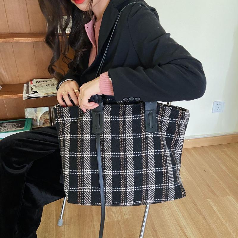 111 large-capacity women's shoulder commuting tote bag personalized large bag urban simple retro women's bag