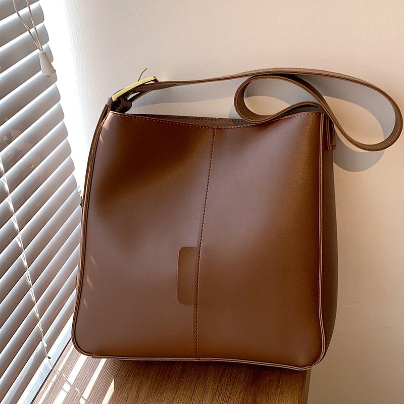 Borse a Secchiello Autunnali ad Alta Capacità Nuova Moda Donna Versatile Borsa a Tracolla Semplice da Pendolare Borse a Borsa da Donna