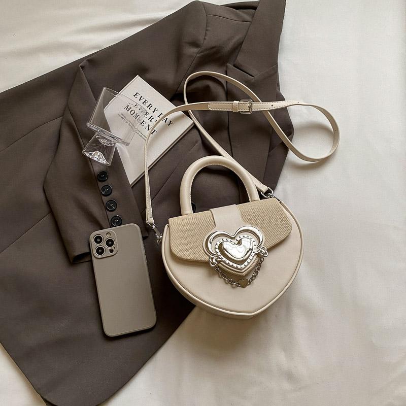 White and black heart-shaped girl's heart handbag  new trend fashion niche design crossbody bag Korean popular shoulder bag