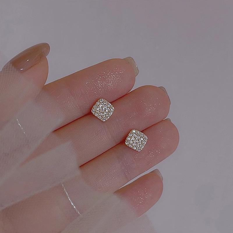 Sugar Cube Stud Earrings Women's Temperament Light Luxury French Geometric Commuter Earrings