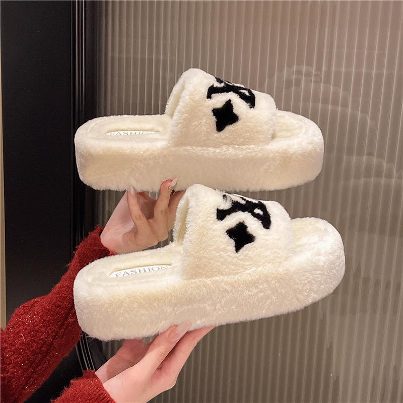 This year, soft-soled thick-soled fluffy slippers are popular for women's autumn and winter new fashionable and versatile casual outer cotton slipper