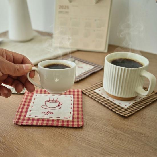 4 pièces sous-verres rustiques en coton, dessous de verre tissés à carreaux brodés à la main pour tasses à café et à thé, protège-table lavable résistant à la chaleur pour la maison