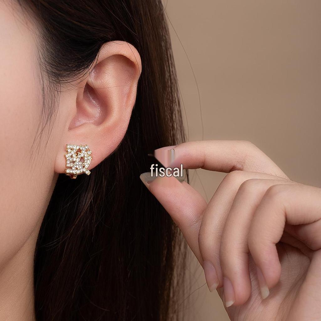 French Retro Diamond-Inlaid Asymmetrical Chinese Character Stud Earrings for Women - Exquisite Ear Clips, Creative and Simple Jewelry