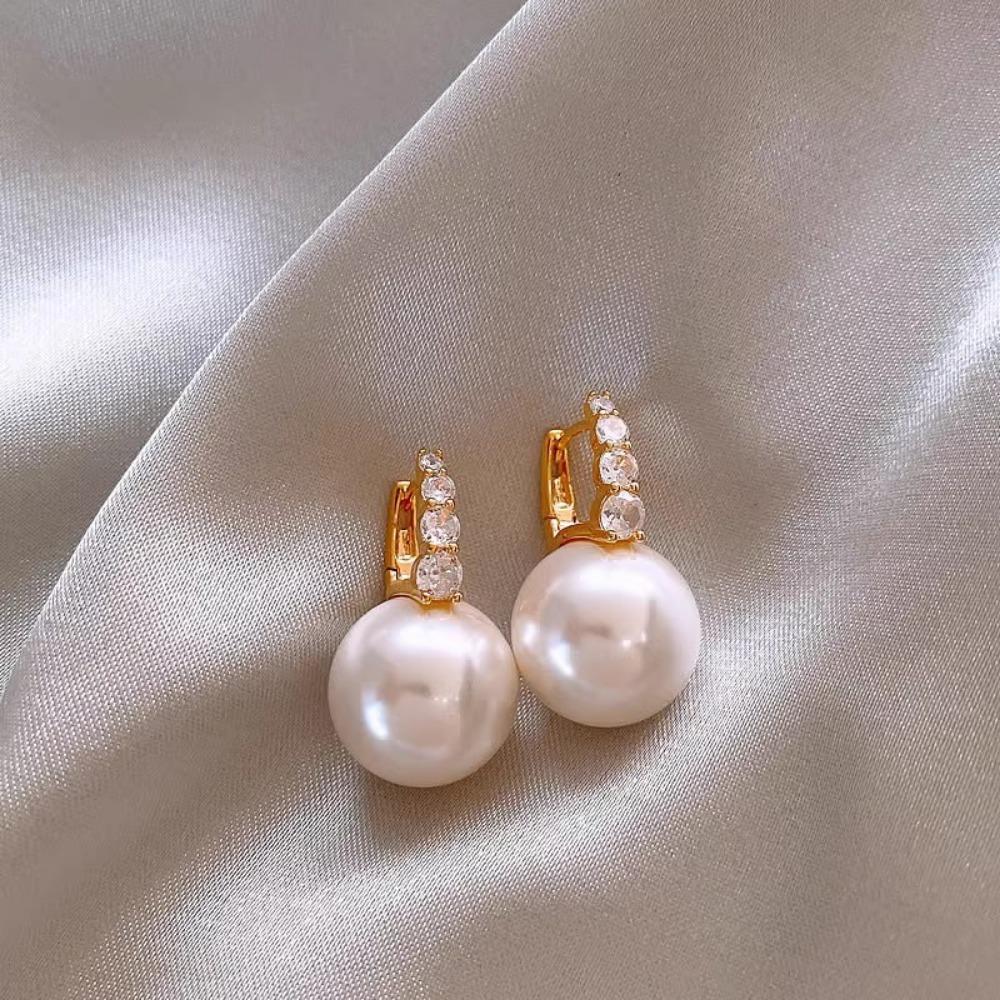 French Retro Flower Butterfly Pearl Fringed Earrings Light Luxury High-end Stud Earrings Niche Versatile Earrings Women