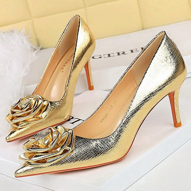 Women's 7 Cm 10 Cm Patent Leather Flowers Women Pumps Sexy Pointed Toe Thin Low Heels Wedding Elegant Party Shoes Zapatos Mujer