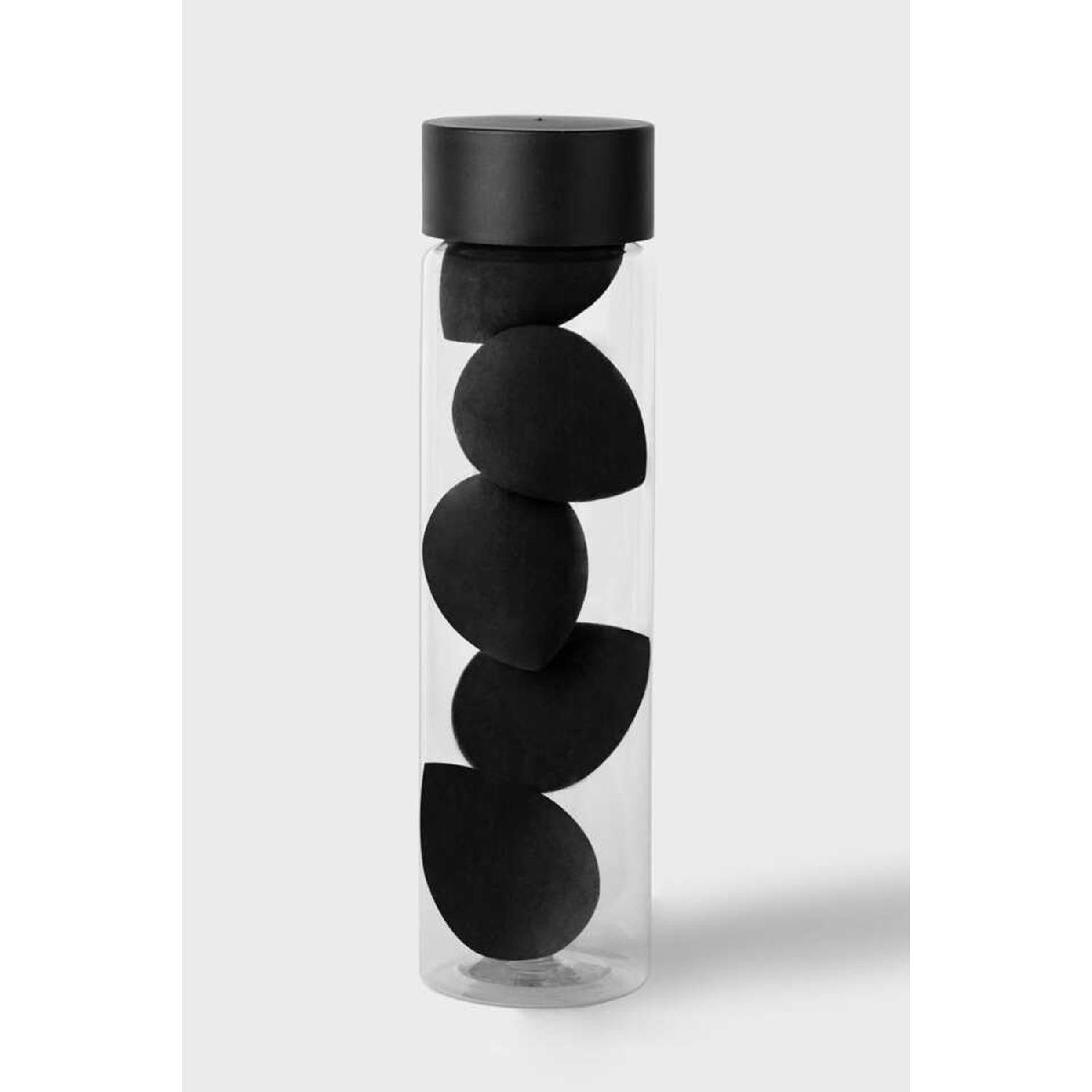 

Set Of 5 Black Makeup Sponges With Hygienic Storage Box