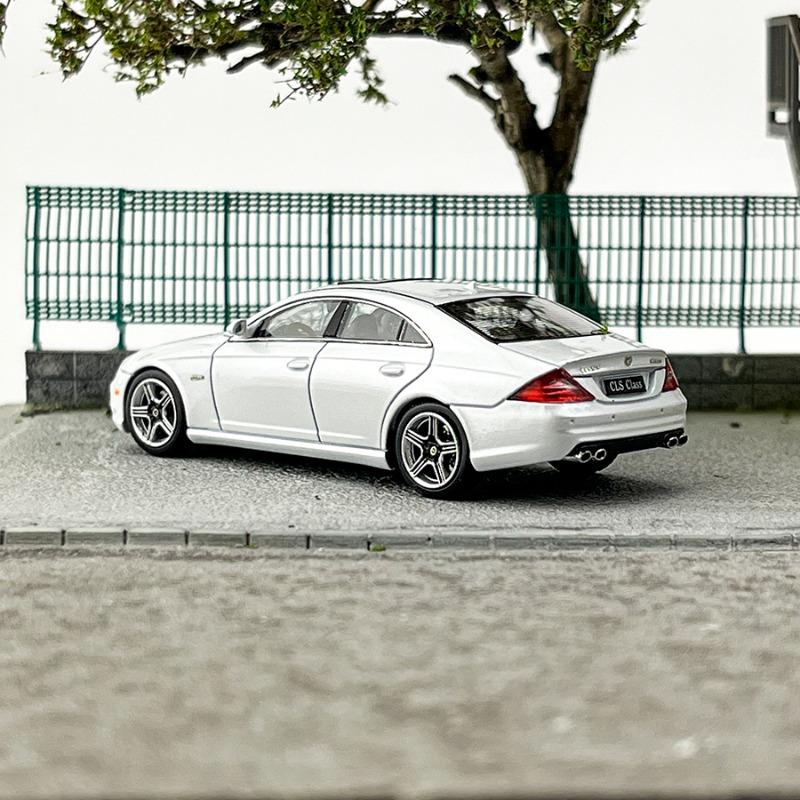 FH Diecast 1/64 Scale Mercedes Benz CLS 63 AMG 1 MK1 C219 Alloy Car Model Toys for Boys Gift Collection and Decoration