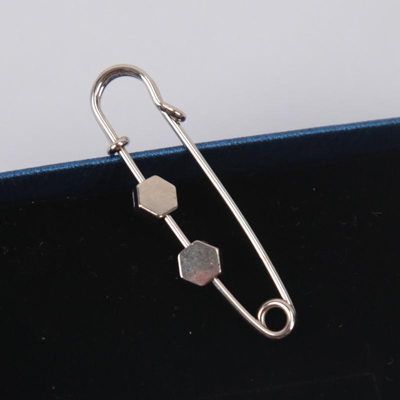 Simple Waist Tighting Pin Women Brooch Buckles Suit Vintage Trendy Jeans Fixed Suit Clothing Waist Clip Lady Safety Pins Jewelry