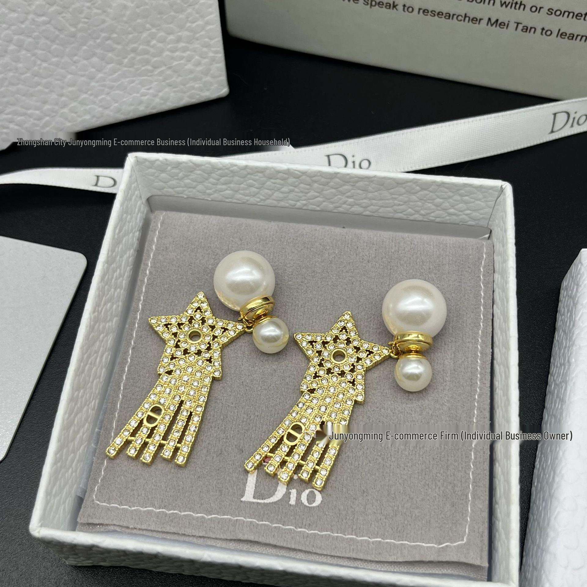 Elegant Star Earrings: Women s Inlaid Diamond Shooting Star with Large and Small Pearls and Five-Pointed Star Design.