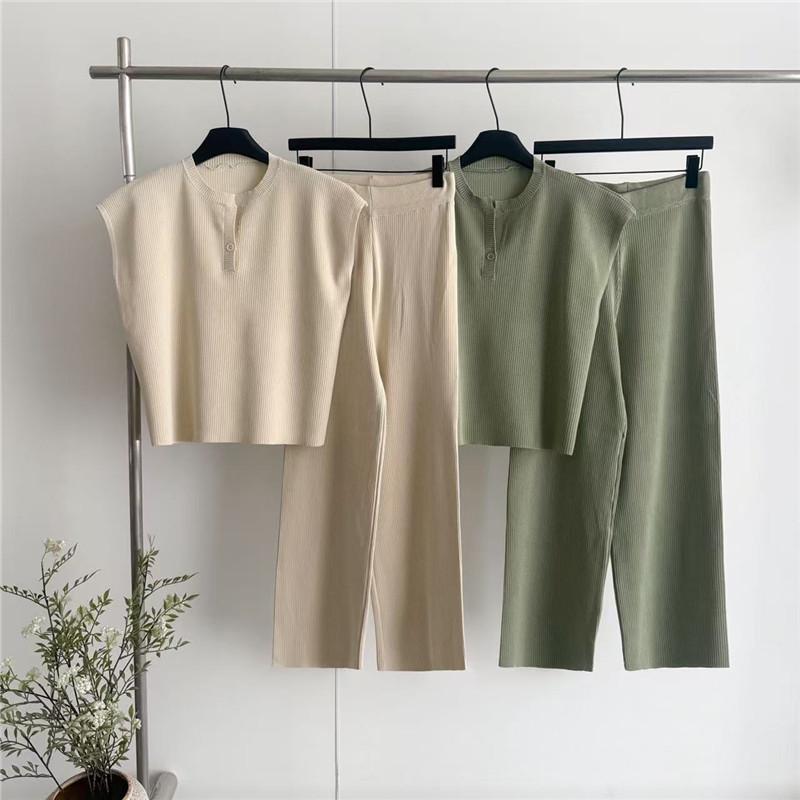 

Women s 2026 Summer Solid Color Knit Vest Suit - Round Neck Sleeveless Top with Wide-Leg Pants One Size зелёный