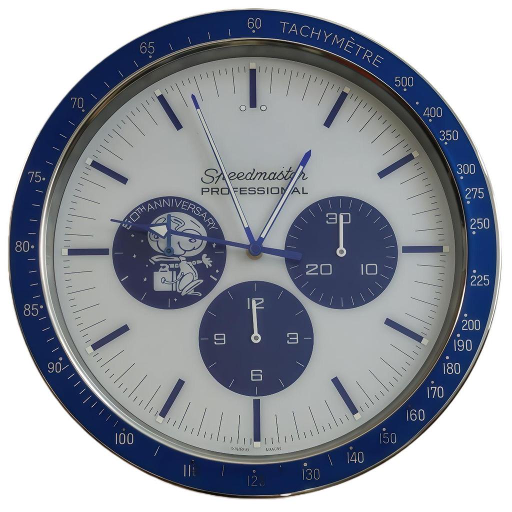 Leuchtende Lux Wandmontierte Metalluhr: Modernes Dekorationsstück für Wohnzimmer