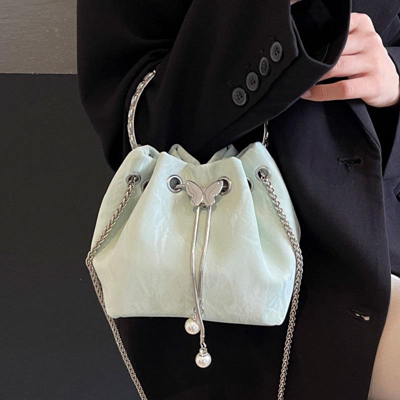 Fashionable Hand-held Pleated Bucket Bag Simple and Versatile Chain Crossbody Bag