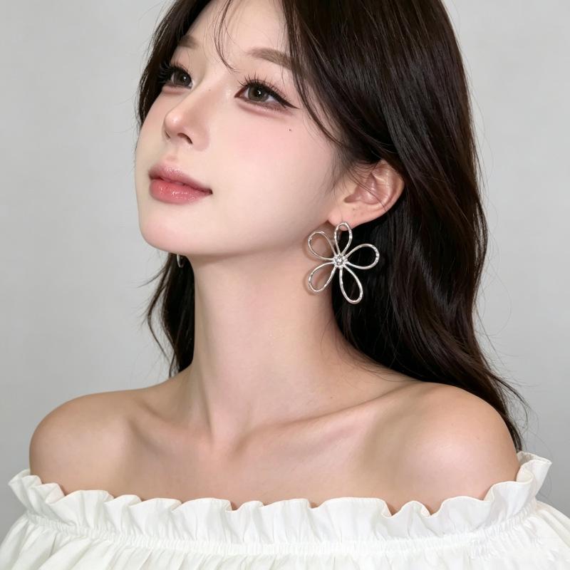 Exquisite Silver Floral Hollow Stud Earrings - Versatile & Stylish