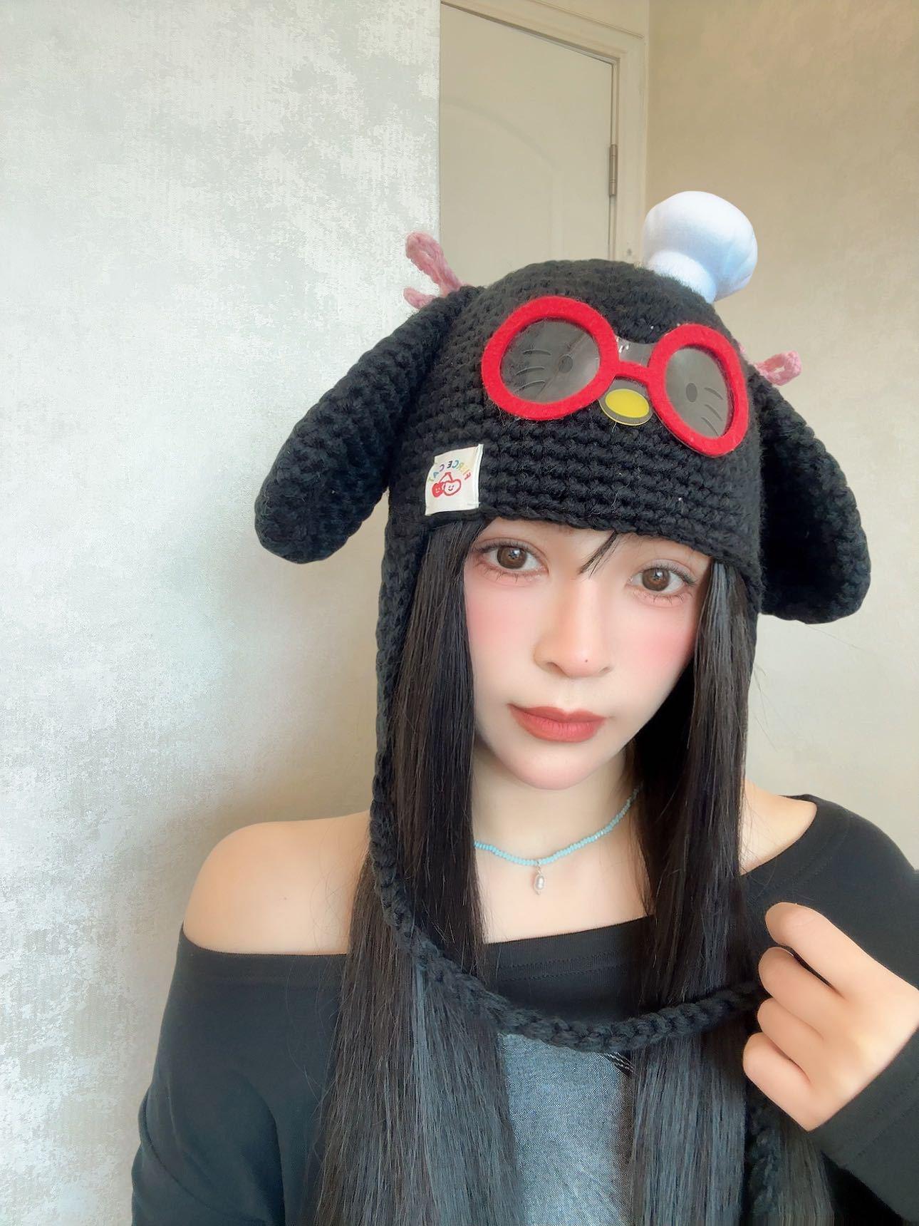 

Очаровательная вязаная шапка-щенок с мультяшными глазами для женщин - Теплая, универсальная и модная для осени и зимы с защитой ушей One Size чёрный