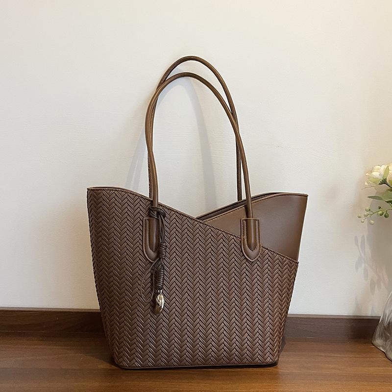 Premium Retro Commuter Large-capacity Bag Women's Summer New Popular Versatile Shoulder Bag