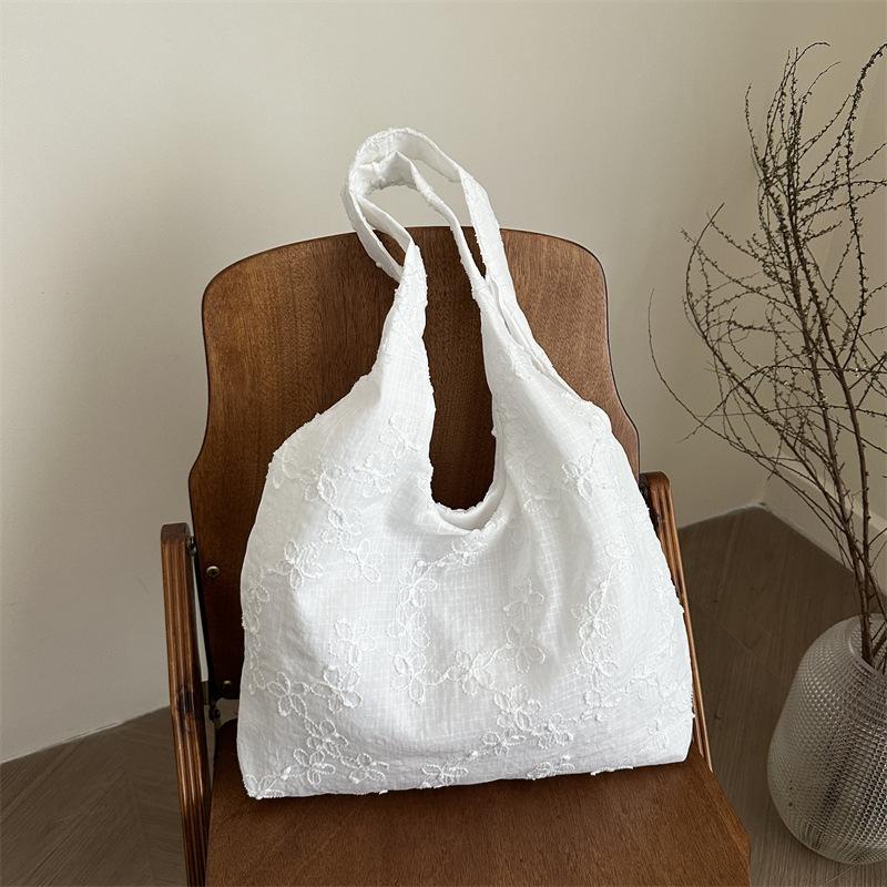 Small Fresh Lace Flower Canvas Bag Women's New Large-capacity Commuting Lazy Wind Single Shoulder Tote Bag Tide