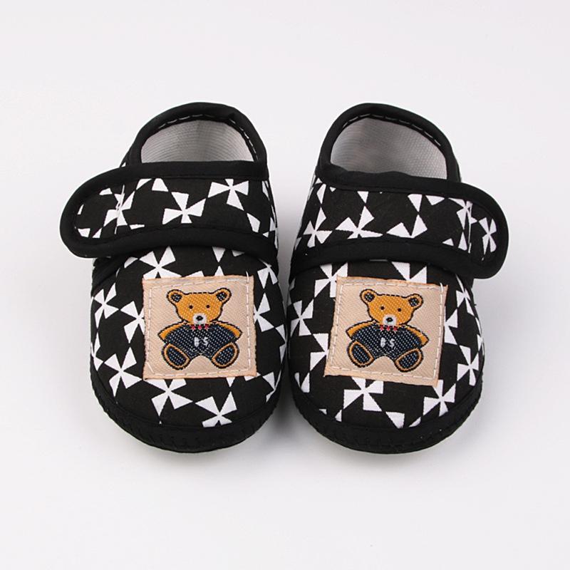 Babysko Cartoon Bear Patch Cloth Sko med myke såler til nyfødte småbarn