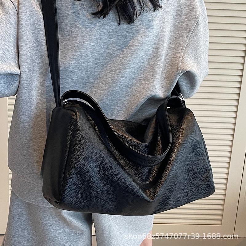 Large Capacity PU Soft Leather Bag Women's 2025 New Fashion Casual Messenger Bag High Sense Solid Color Commuter Armpit Bag