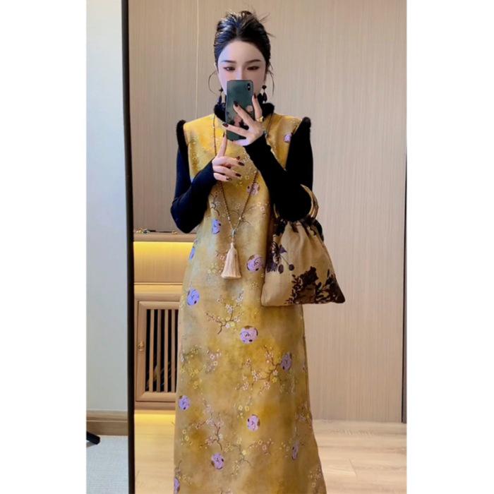

Elegant Yellow Fur Collar Qipao Vest Dress - High-End, Fleece-Lined, Sleeveless, Chinese Style M