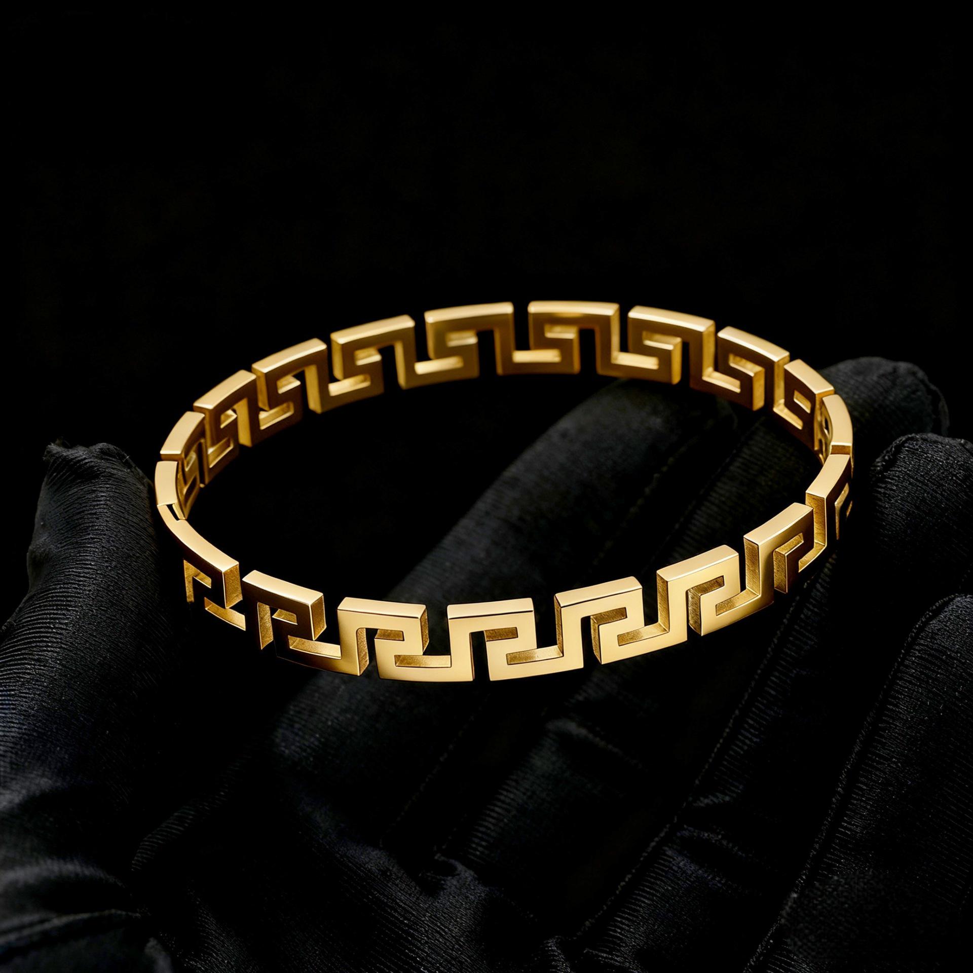 Полый браслет-манжета из титановой стали с греческим орнаментом - Элегантный, Универсальный, Высококлассный дизайн 18K золотой