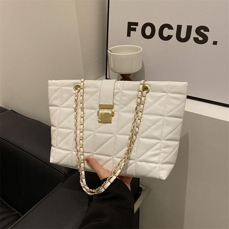 Premium Bag New 2025 Large Capacity Chain Shoulder Messenger Bag Commuter Diamond Tote Bag Fashion Underarm Bag