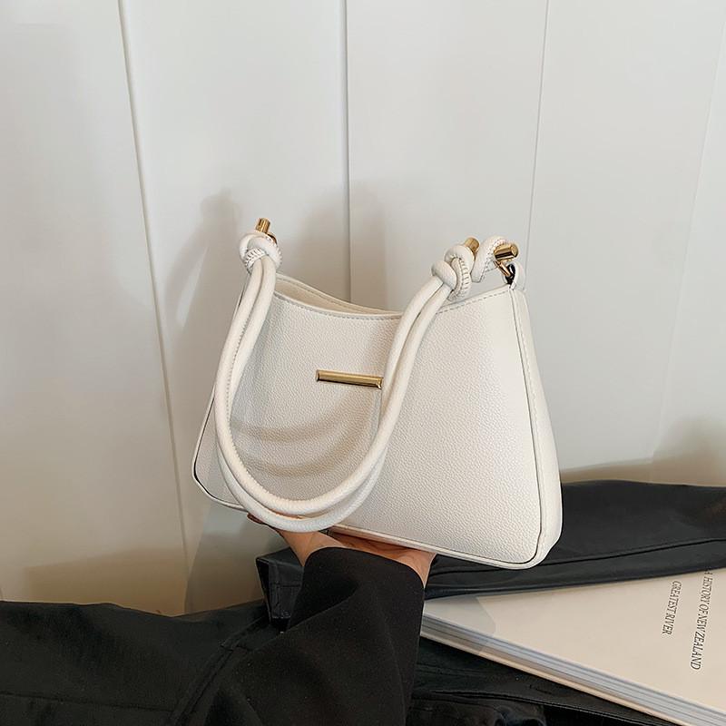 Elegant And Fashionable Crossbody Bag For Stylish Commuting In Versatile Colors
