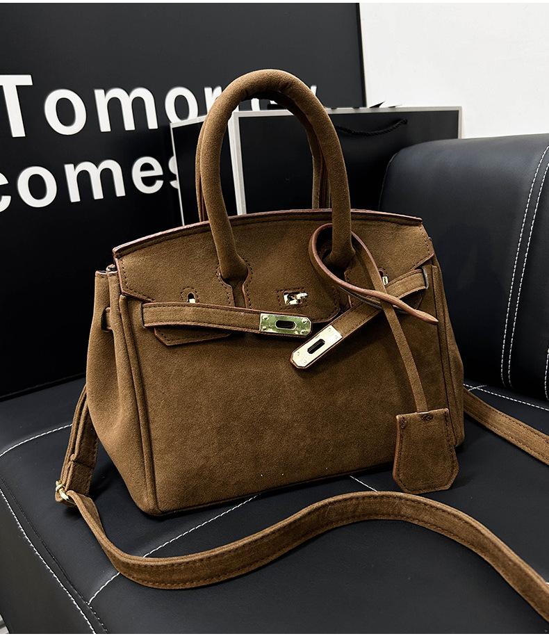 Stylish PU Tote Shoulder Bag for Women Large Capacity Retro Crossbody Bag for Daily Use